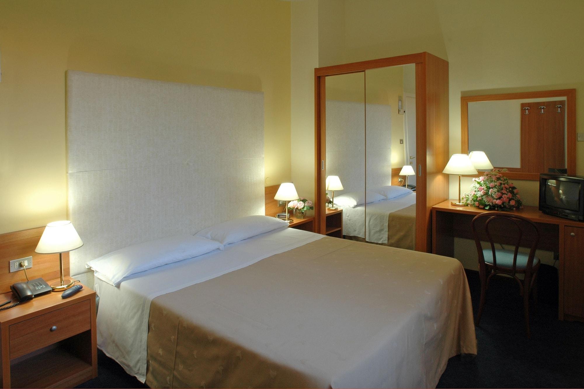 Hotel Centrale Byron Ravenna Esterno foto